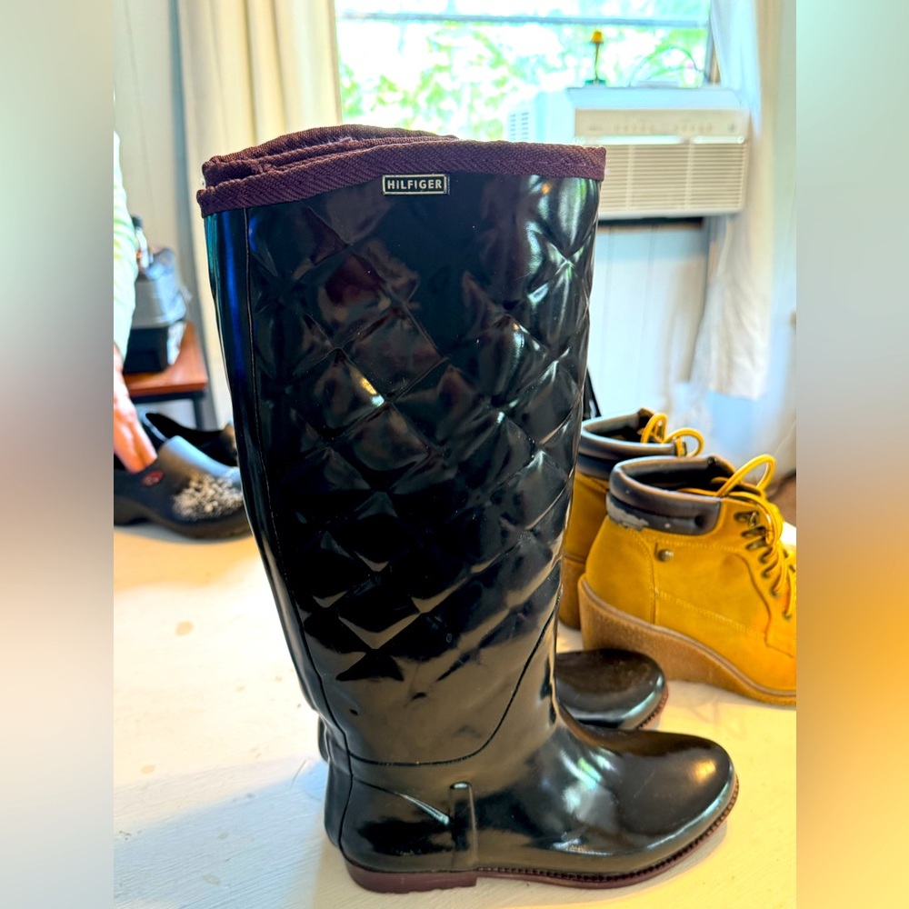 Ladies Tommy Hildiger insulated rain boots